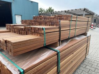 Ca. 196x Guyana Teak Latten Geschaafd, 27x40mm, lengte 245-335cm